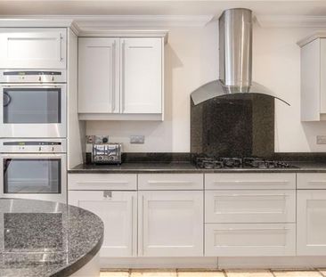 4 bedroom semi-detached house to rent - Photo 2