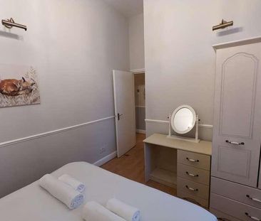 Castletown Road, London, W14 - Photo 1