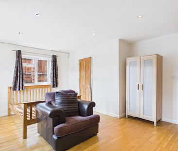 1 bedroom Maisonette in Lexington Avenue, Maidenhead - Photo 3