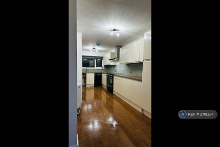 3 bedroom terraced house to rent - Photo 2