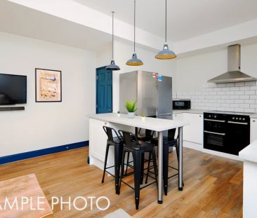 7 Beds 2 baths - Photo 6