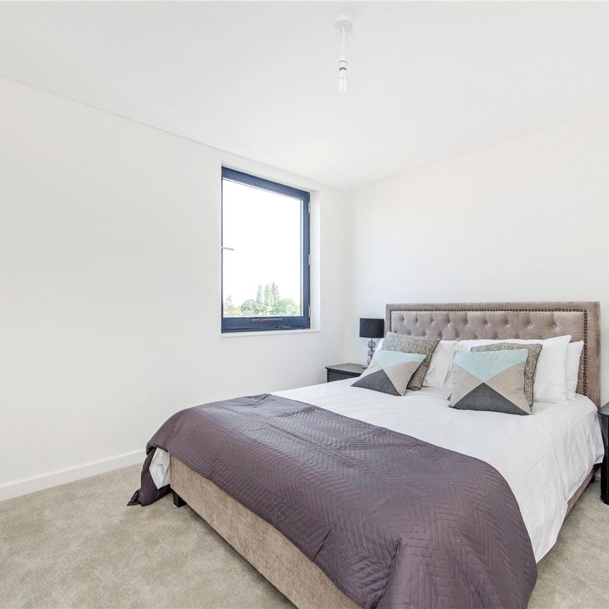 High Road, London, N12 9RW - Photo 1