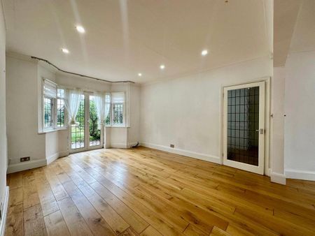 5 bedroom detached house to rent - Photo 2