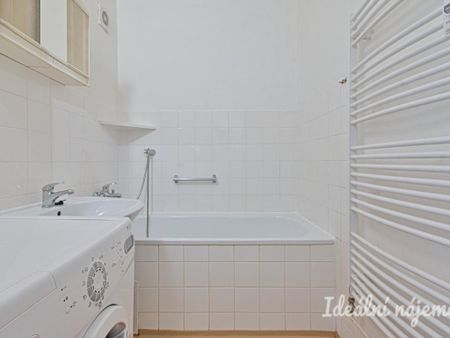 Pronájem bytu 1+kk 32 m2 - Fotografie 2