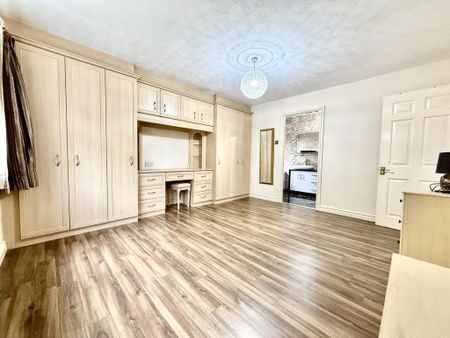 4 bedroom detached house to rent - Photo 4