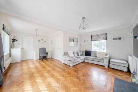 5 bedroom detached house to rent - Photo 2