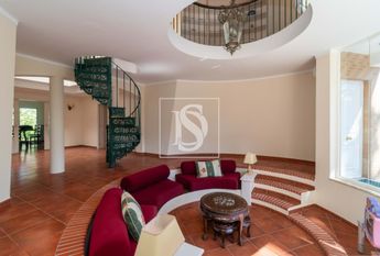 Moradia T8 em Setúbal