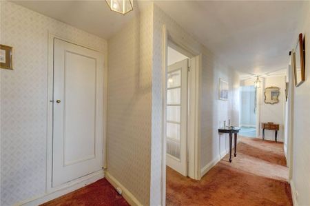 3 Bed Flat, Winchester Court, W8 - Photo 5