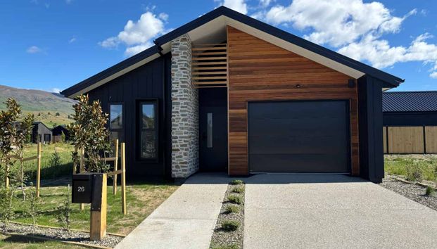 4 BEDROOMS - CROMWELL - Photo 1