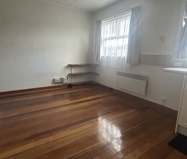 Available Now – Cozy One-Bedroom Unit in Prime Location - Photo 4