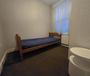 4 bedroom terraced house to rent - Photo 5