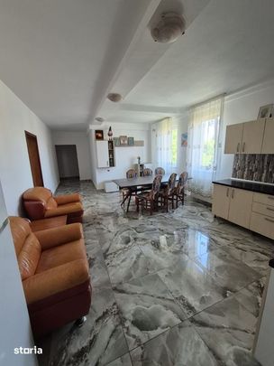 Inchiriez apartament 4 camere centrul istoric - Photo 1