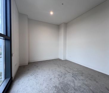 Modern 1-Bedroom + Study Apartment in Prime Homebush Location - Photo 4