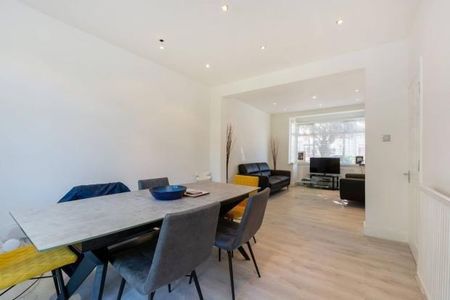 4 bedroom end of terrace house to rent - Photo 3