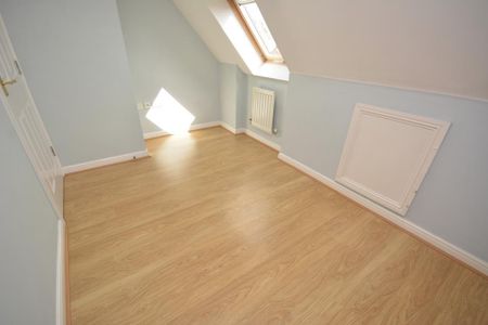 4 bedroom link detached house to rent - Photo 4