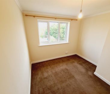 1 Bedroom Flat to Rent in North Street, Rushden, Northants, NN10 - Photo 2