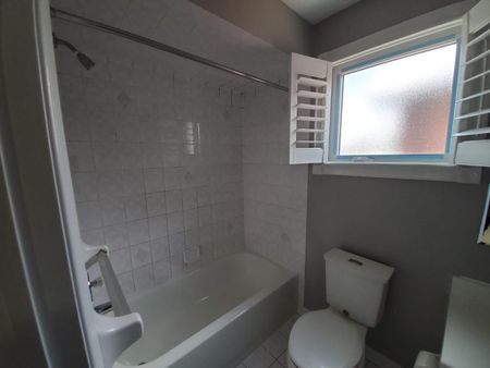 For Lease - 5486 Antrex Crescent, Mississauga, Ontario - Photo 2