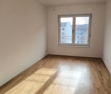 Zentrum-Südost! Wunderschöne 5 Zi. Whg., Parkett, 2 Bäder, Gäste WC... - Photo 1