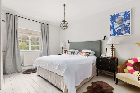 A charming cottage home in an idyllic farm setting. - Photo 3