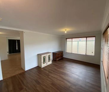 “QUAINT HOME WIITH POOL - AIR CONDITIONING - OPPOSITE PARK” - Photo 6