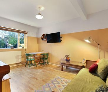 2 bedroom Flat To Let - Photo 2