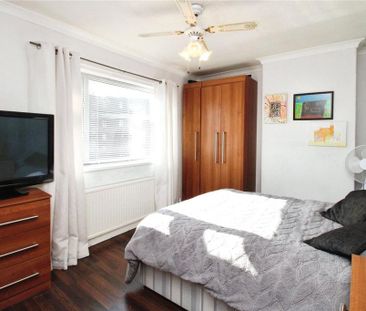 2 bedroom semi-detached house to rent - Photo 4