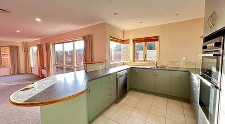 Quiet Family Home - Photo 2