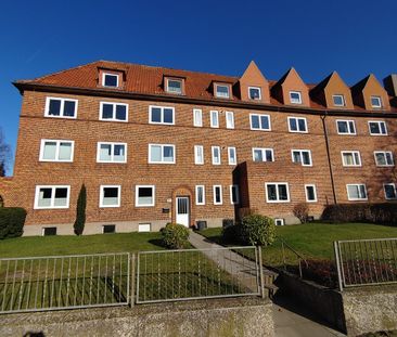 Gepflegte 4,5 Zimmer DG-Wohnung mit Design-Boden in Lübeck-St. Jürg... - Foto 1