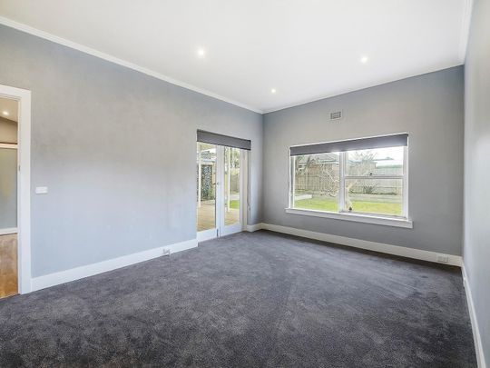 77 Nepean Highway, Mentone VIC 3194 - House For Rent | Domain - Photo 1