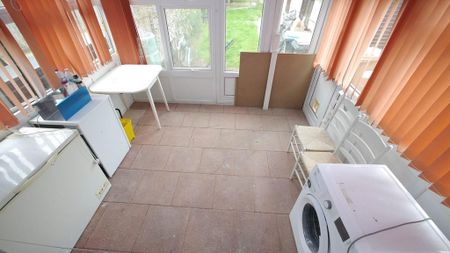 4 bedroom semi-detached house to rent - Photo 5