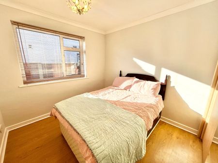 Alexandra Road, Great Wakering, Southend-on-Sea, Essex, SS3 0HN - Photo 5