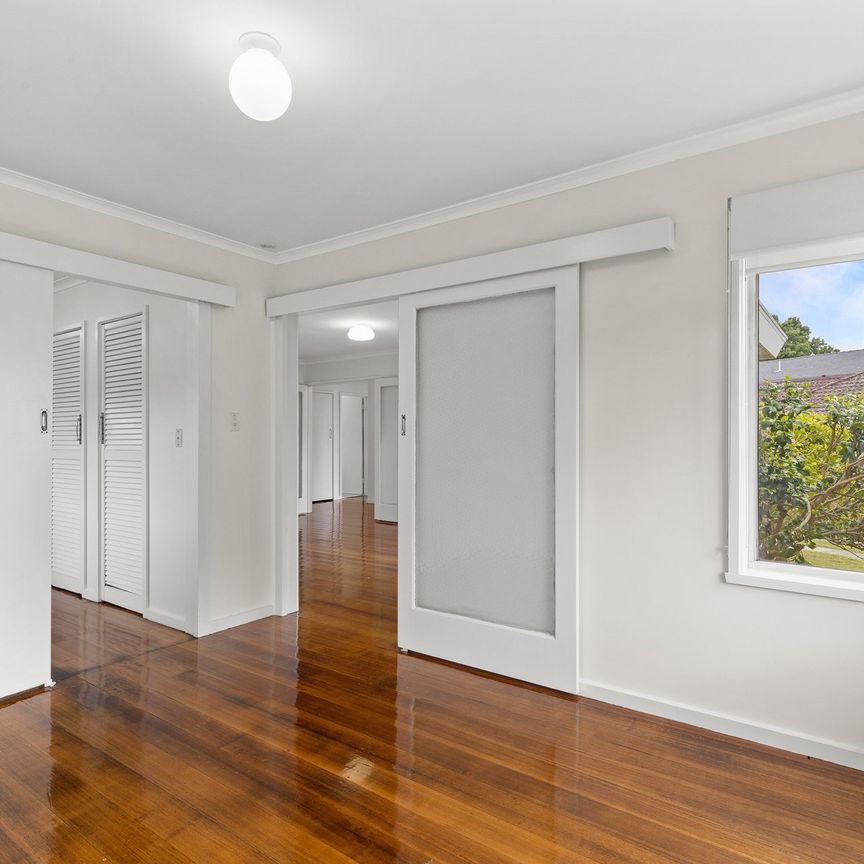 Spacious Family Living in Prime Mount Waverley Location - Photo 1