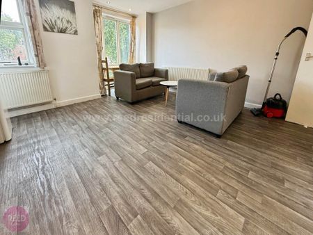 Castle Boulevard, Lenton, England - Photo 3