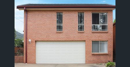 Spacious Family Townhouse - Photo 3