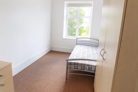 3 bedroom flat to rent - Photo 5