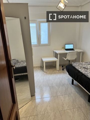 valencia, Valencian Community 46024 - Photo 4