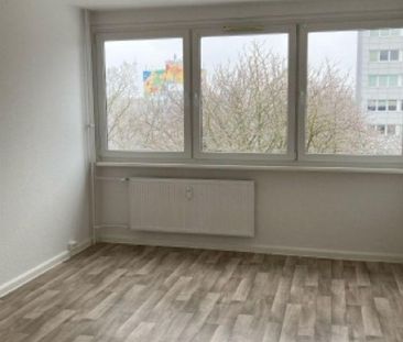 Freie renovierte 1- Zimmer Wohnungen in der Woldegker Str. 30 **0404** - Photo 1