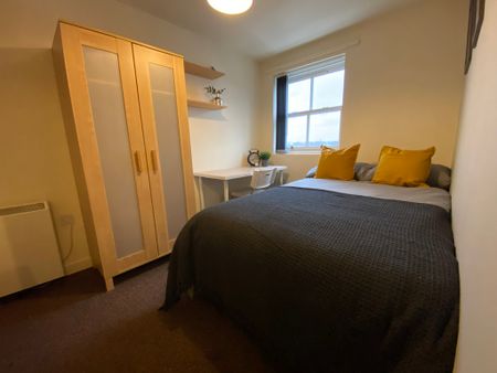 6 Bed Student Accommodation - Photo 2