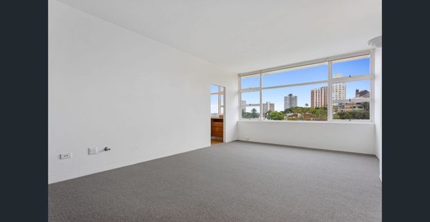 Harbourside Living with Iconic Views – Lifestyle & Location in One - Photo 1