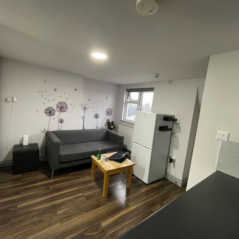 Studio to rent - Photo 1