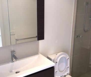 Stylish and Convenient double storey townhouse! - Photo 5