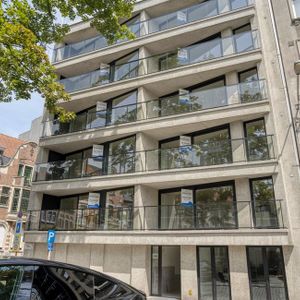 Appartement te huur in Kortrijk voor € 1.200 met 2 slaapkamers - Photo 2