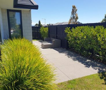 Modern sunny home in quiet neighbourhood - Photo 6