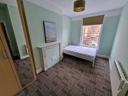 8 Bed Student Accommodation - Photo 3