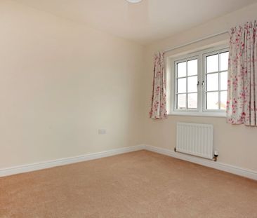 4 bedroom semi-detached house to rent - Photo 4