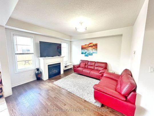 Condo Townhouse For Lease | E9233655 - Photo 1