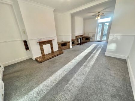 Brierley Cottages, Sutton-In-Ashfield - Photo 2