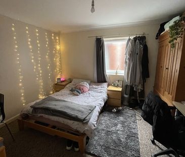 Room in a Shared House, Osbourne Road, SO17 - Photo 3