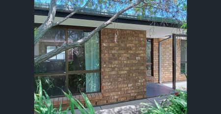 Comfortable 2-Bedroom Unit with Private Yard in Christie Downs - Photo 5