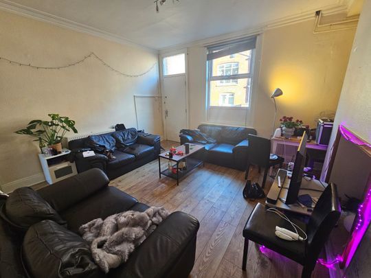 6 Bed - 65 Richmond Avenue, Hyde Park, Leeds - LS6 1DB - Student - Photo 1